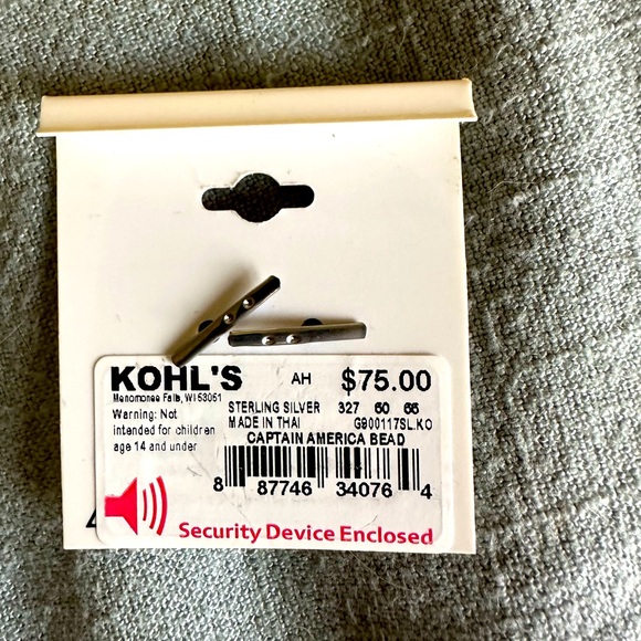 NWT - MARVEL Captain America Charm - Picture 3 of 3